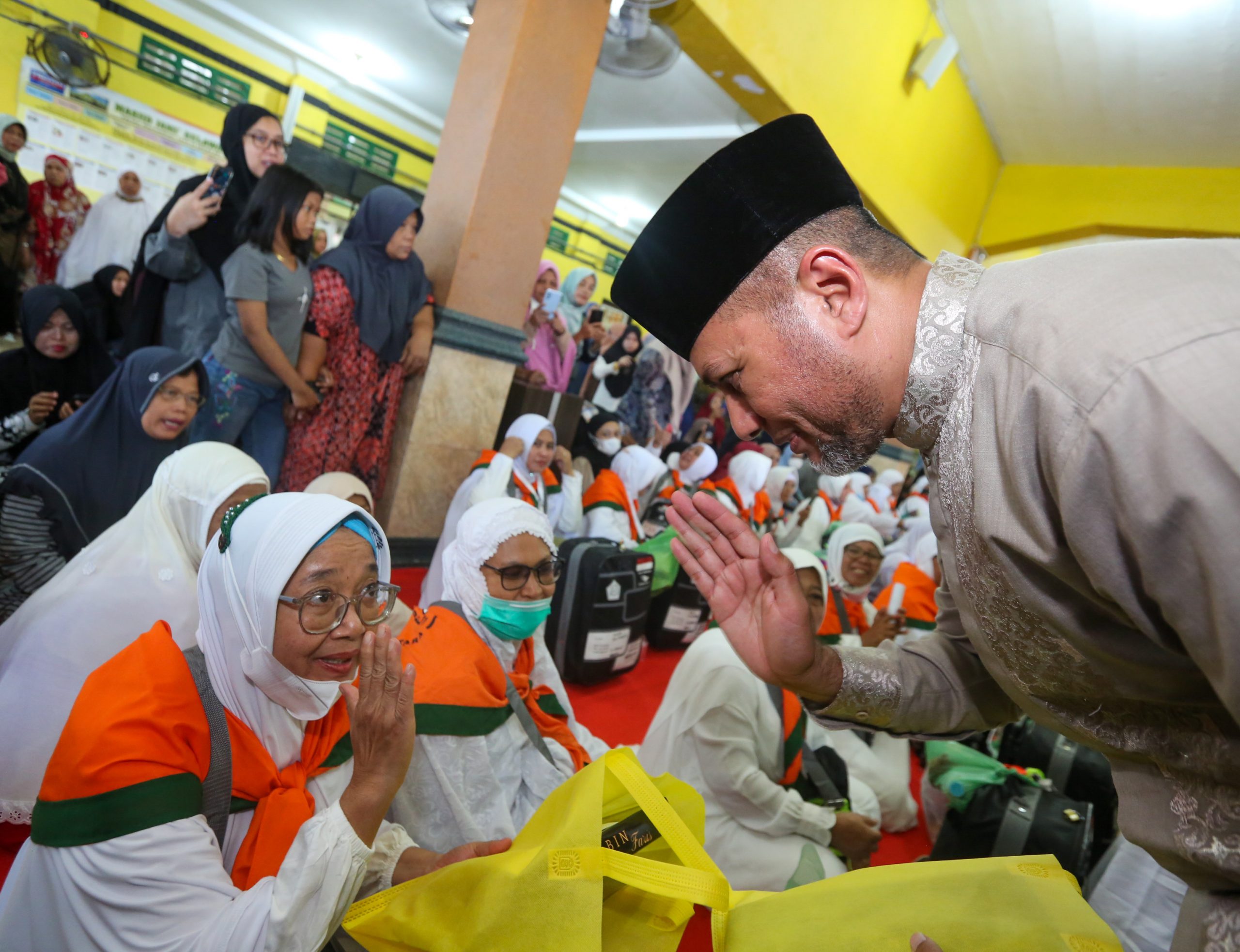 Lepas Keberangkatan Calon Jemaah Haji KBIHU Al Mukhlisin,  Wagub Musa Rajekshah Ingatkan Soal Sabar