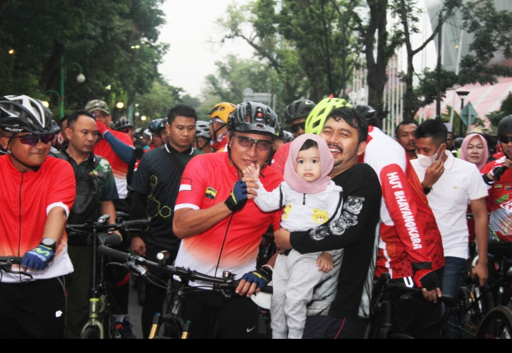 Peringati HUT ke-76 Bhayangkara, Edy Rahmayadi Lepas 5.000 Peserta Fun Bike