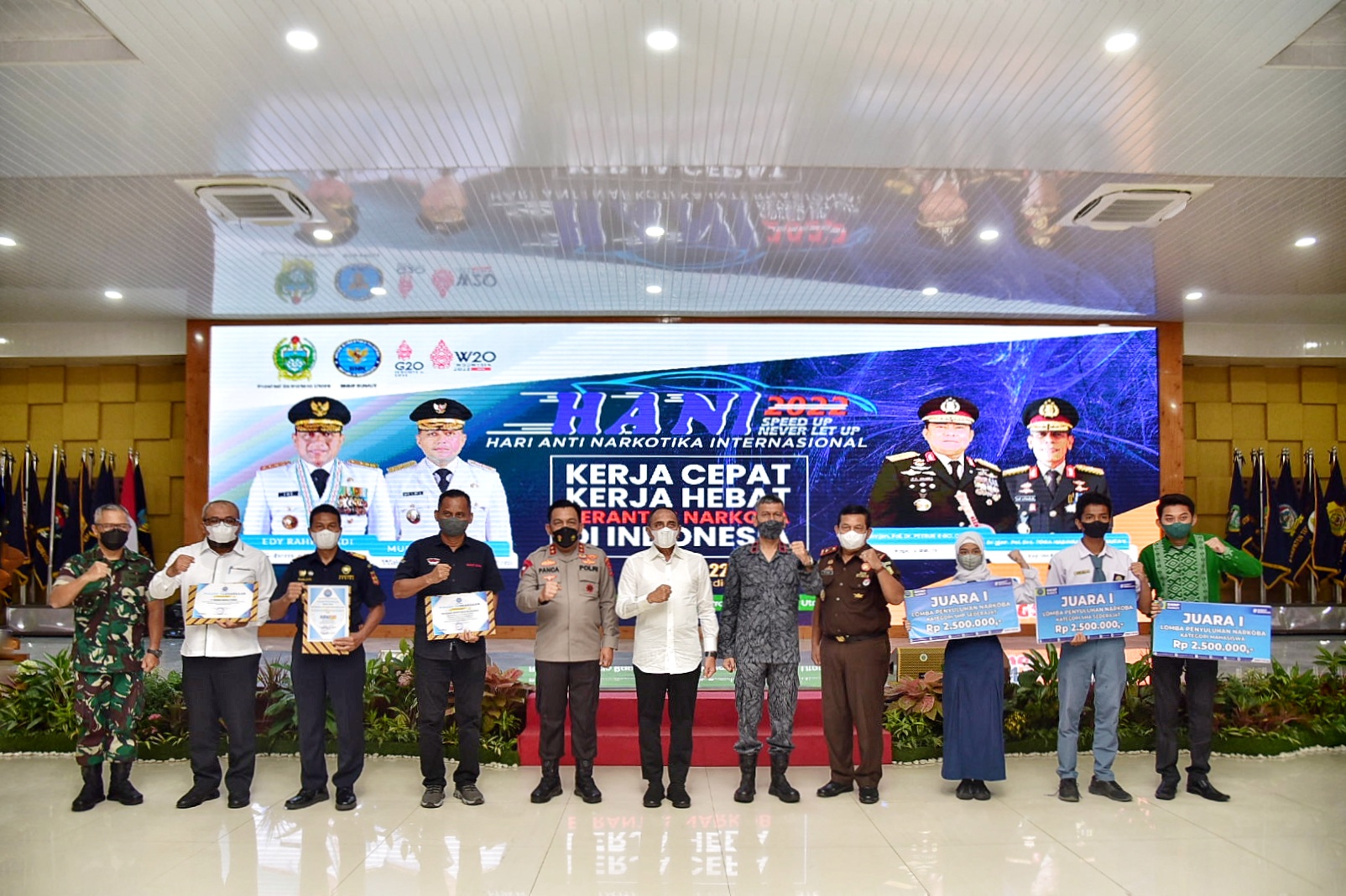 Komitmen Berantas Narkoba  Gubernur Edy Rahmayadi Serahkan Dana Hibah Rp2 Miliar ke BNN