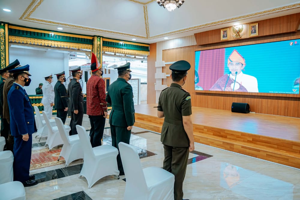 Kenakan Baju Adat Toba, Bobby Nasution Ikuti Upacara Hari Lahir Pancasila Tahun 2022