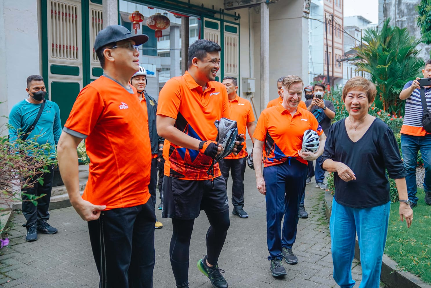 Pererat Silaturahmi & Peringati Hari Sepeda Dunia, Bobby Nasution Gowes Bareng Konsul AS dan Forkopimda