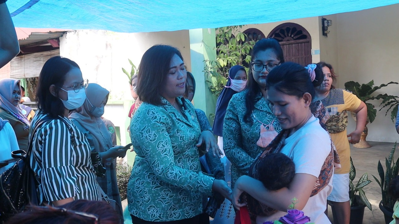 Cegah Stunting, TP PKK Medan Tuntungan Sosialisasi Sekaligus Beri Makanan Tambahan untuk Bayi dan Ibu Hamil