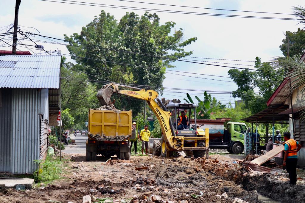 Bobby Nasution Buka Akses Jalan Aman Kelurahan Cinta Damai yang Sudah 20 Tahun Ditutupi Bangunan Liar