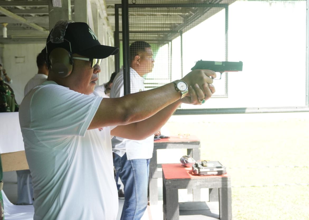 Aulia Rachman Ikuti Lomba Menembak Pistol Executive