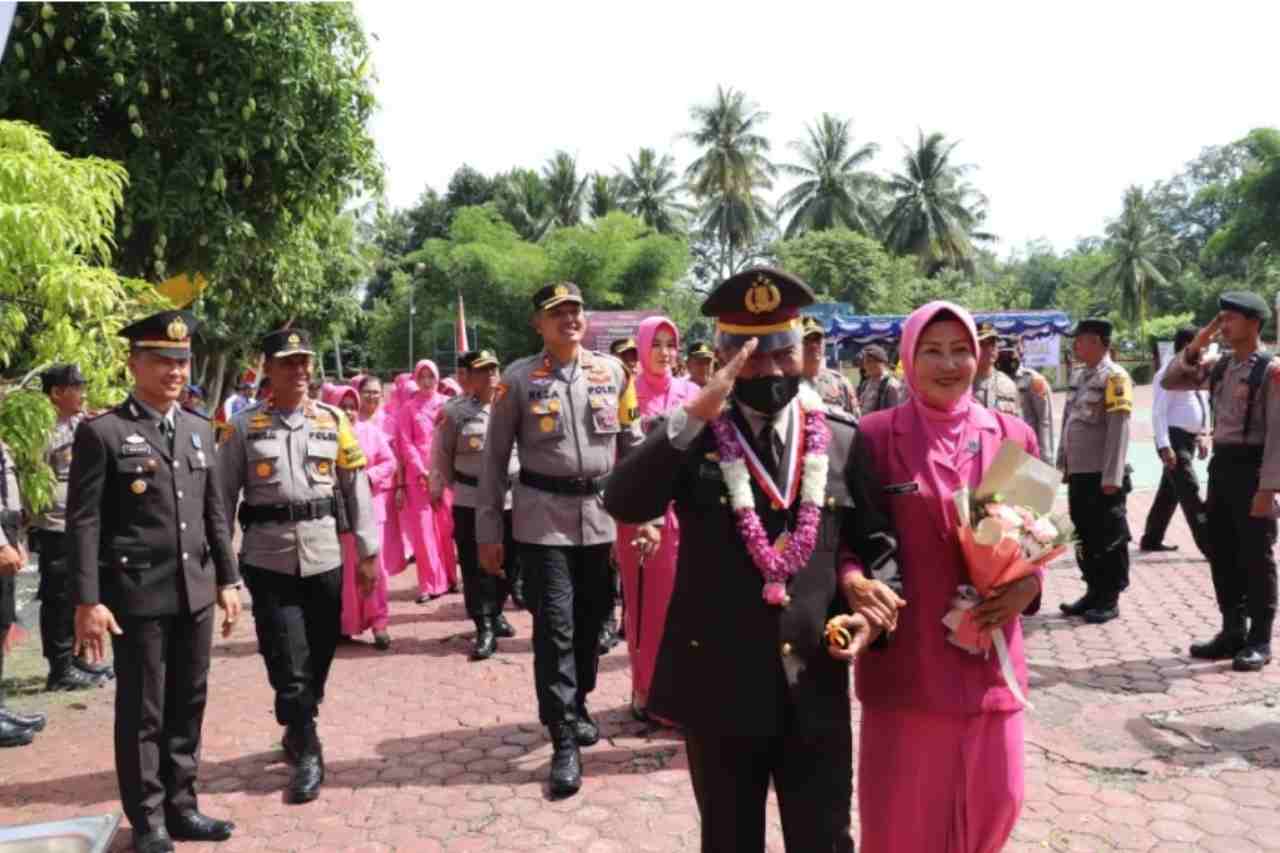 Kapolres Madina AKBP H.M. Reza Chairul Pimpin Upacara Pelepasan Purna Bakti Tiga Personil