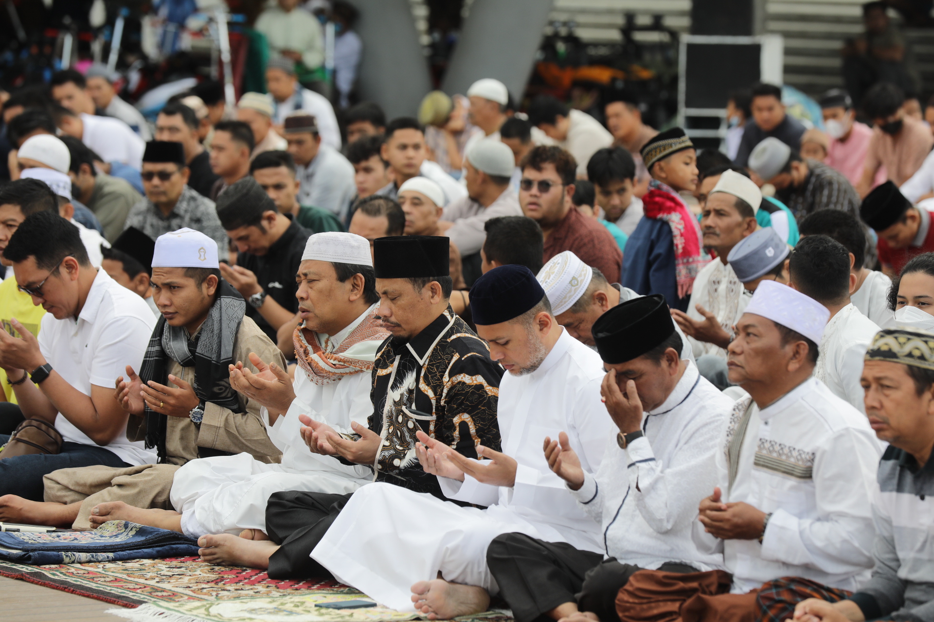 Musa Rajekshah Salat Iduladha di Pantai Bebas Parapat, Agendakan Setiap Tahun Berkurban di Daerah Berbeda