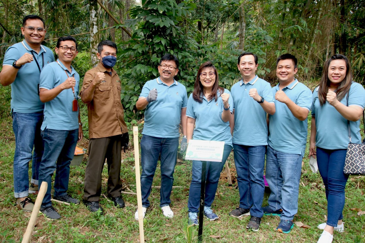 Kemilau HUT ke-33 Tahun: Kali ini, FIFGROUP Ajak Karyawan Tanam 3.695 Pohon