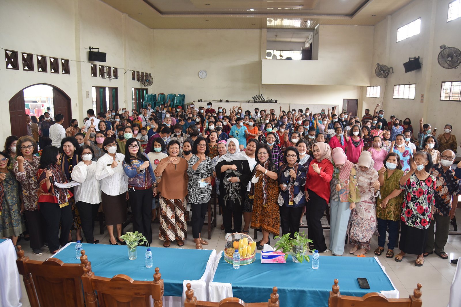 Bakti Sosial di Kawasan Pinggir RelÂ  Mandala,  Nawal Bersilaturahmi dan Serahkan  Bingkisan untuk Warga Setempat