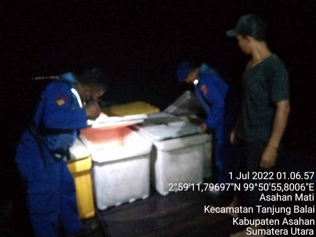 Antisipasi Masuknya Peredaran Gelap Narkoba, Patroli Personil Satpolair Polres Tanjungbalai Hentikan Kapal KM. Fajar