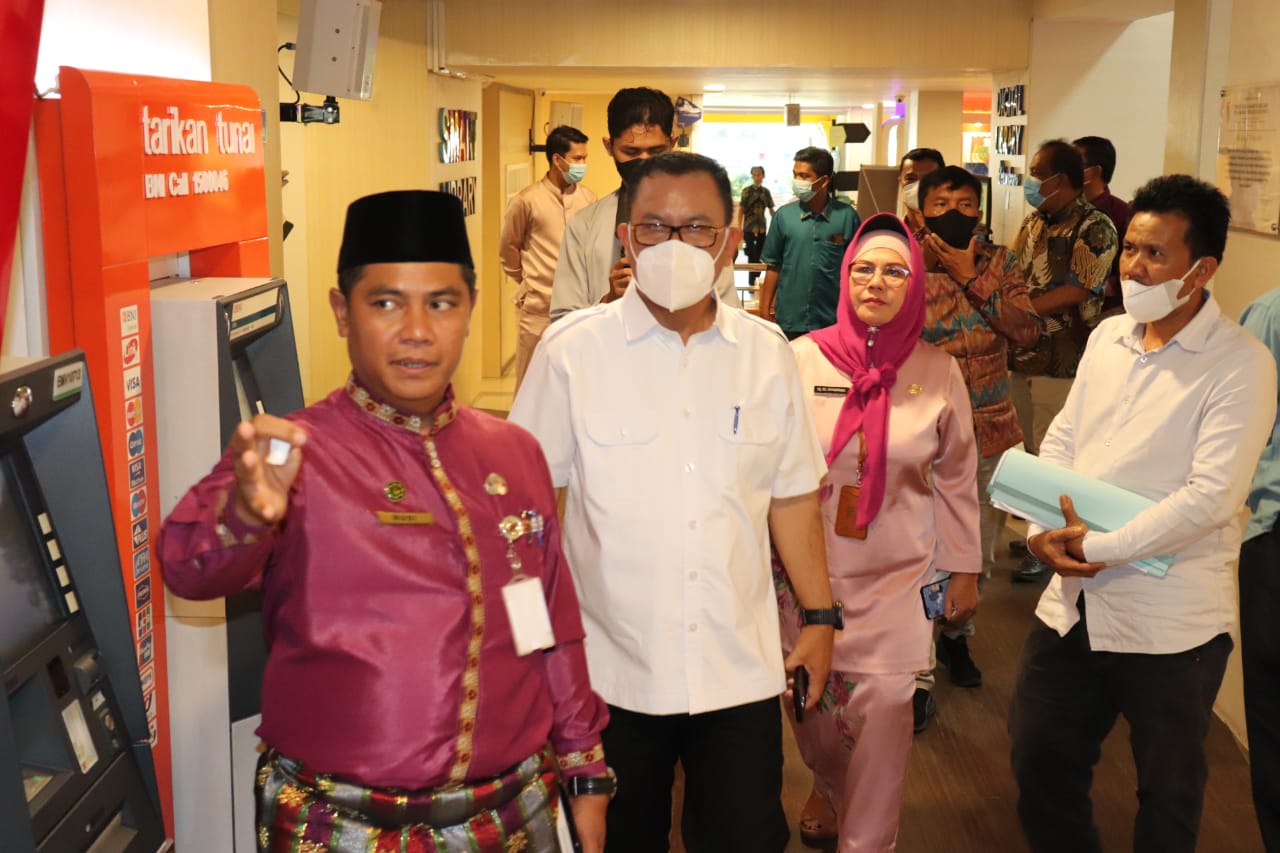 Guna Meningkatkan Pelayanan Publik Bupati dan Wabup Toba Kunjungi Mall Untuk Mencontoh Pelayanan Terpadu di Kota Pekanbaru