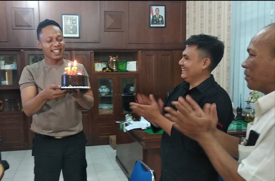 Kapolsek Medan Timur, Kompol Rona Tambunan Dapat Kejutan di HUT Bhayangkara ke 76