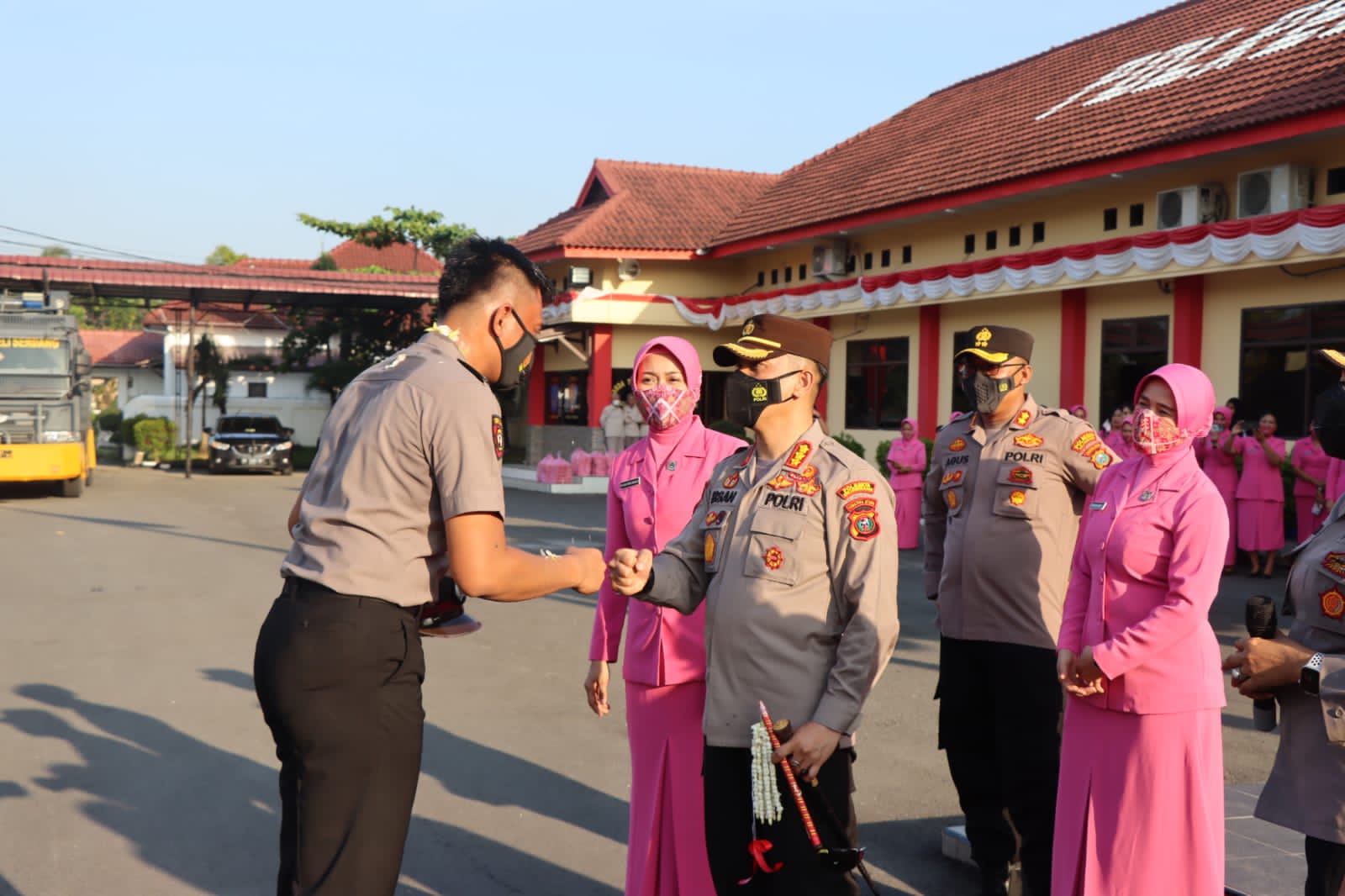 Kapolresta DS Pimpin Upacara Korps Raport Kenaikan Pangkat Setingkat Lebih Tinggi Personil Polresta Deli Serdang