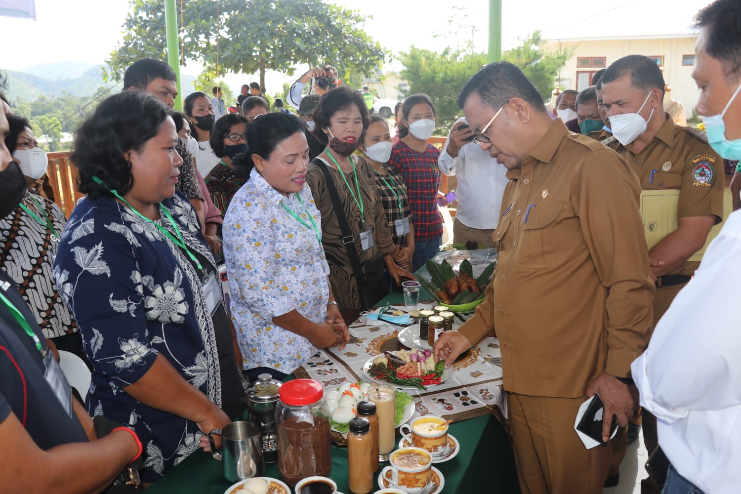 Bupati Toba Apresiasi Kaum Ibu Ikuti Pelatihan  Kewirausahaan dan Kehidupan Keluarga