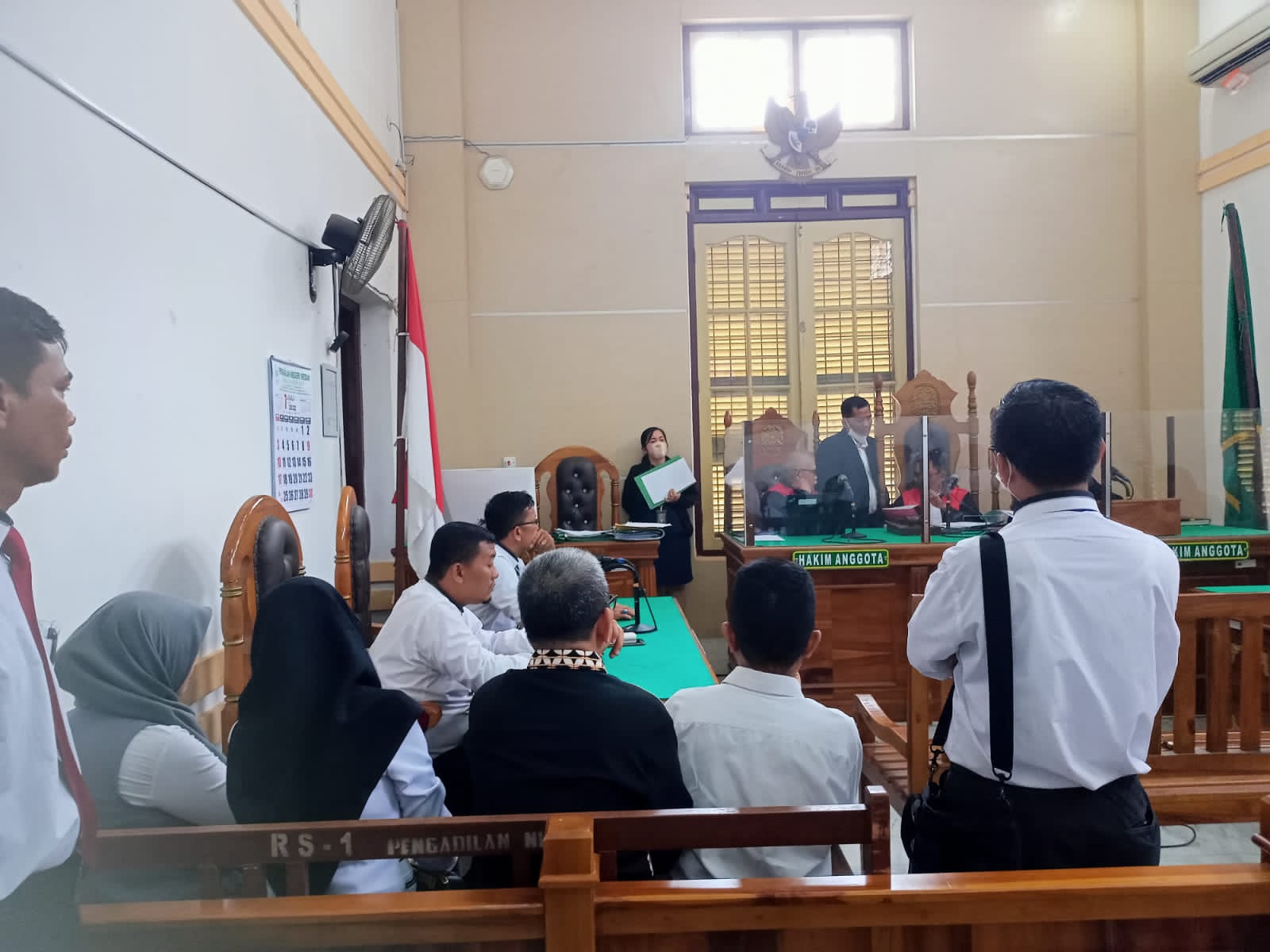 Sidang Gugatan Warga Ambai,  Pemilik Kafe dan Menivest Tidak Hadir Kuasa Hukum Kecewa