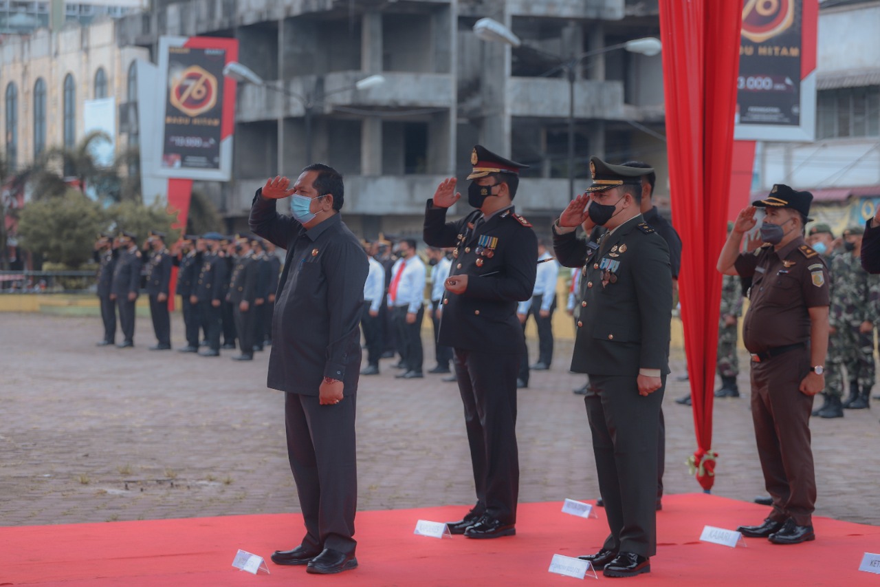 Walikota PSP Irsan Efendi Nasution bersama Kapolres AKBP. Dwi Prasetyo Wibowo, IKuti Upacara HUT Bhayangkara ke-76 secara virtual