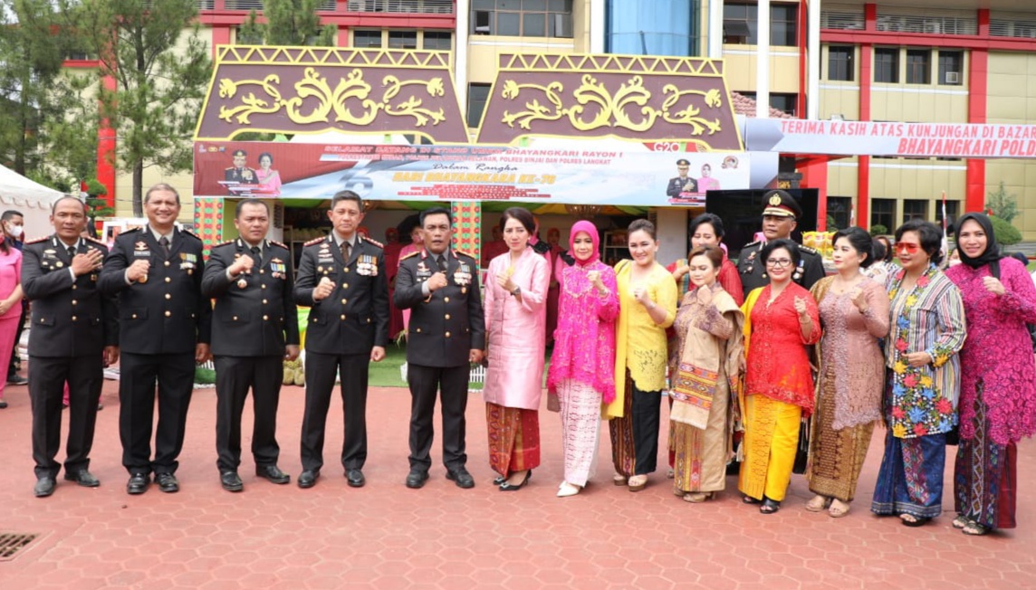 Peringati HUT Bhayangkara Ke-76, Polda Sumut Gelar Bazzar UMKM.