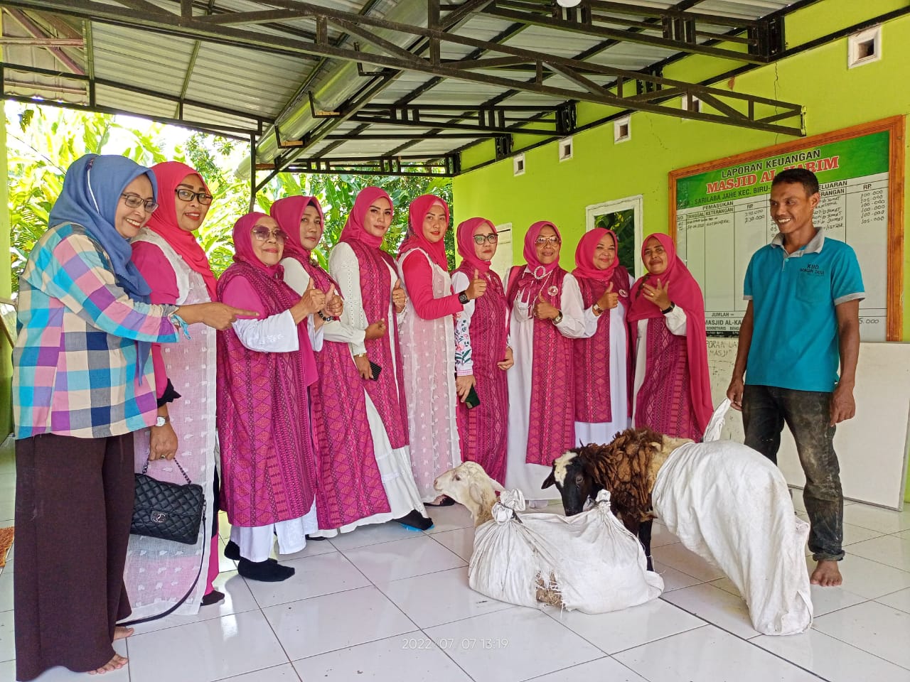Jelang Puncak Ibadah Haji 1443 H, Perkumpulan MMFC Sumbang Hewan Kurban di Masjid Al-Karim