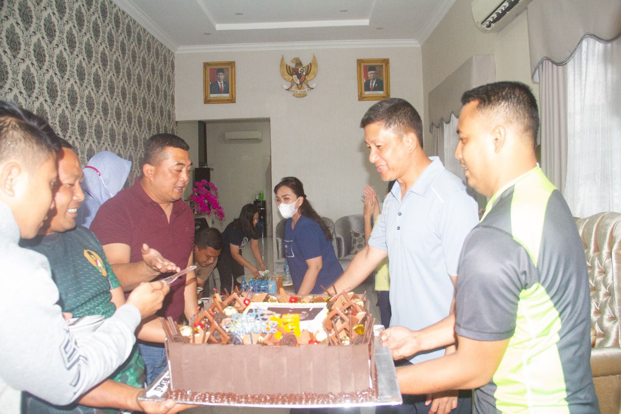 Dandim 0201/Medan, Beri Kejutan di Hari Ulang Tahun Kapolrestabes MedanÂ 