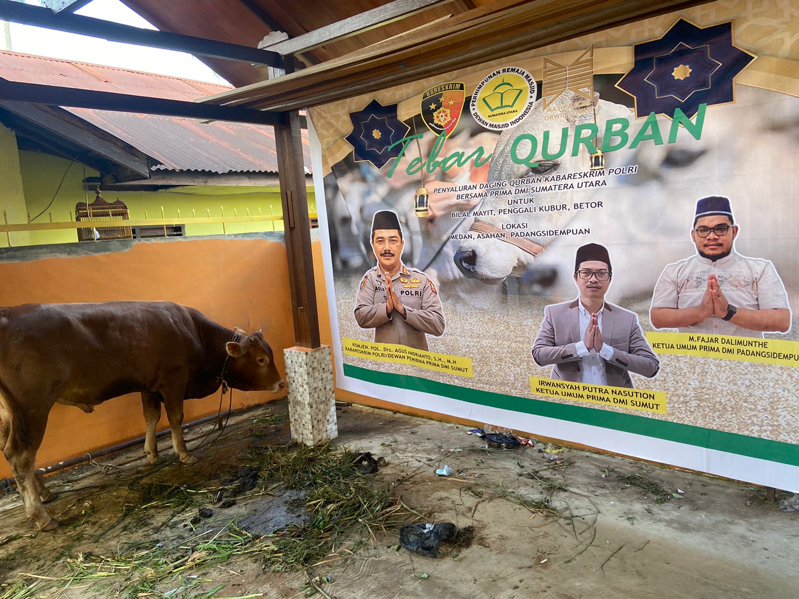Berikan Hewan Qurban di Sumut,Â  KomjenÂ  Pol Agus Andrianto : Mari Kita Hilangkan Sifat Sombong Dalam DiriÂ 