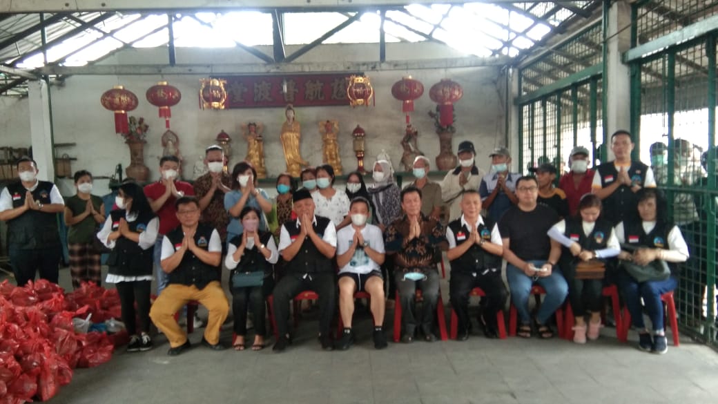 Vihara Candi Budha dan Walubi Sumut Bagikan Ratusan Paket Sembako kepada Warga Kurang Mampu
