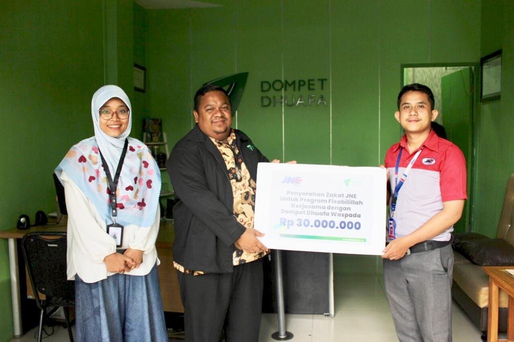KolaborAksi JNE Medan Bersama Dompet Dhuafa Waspada, Salurkan Zakat Untuk Program Kebaikan di Sumut