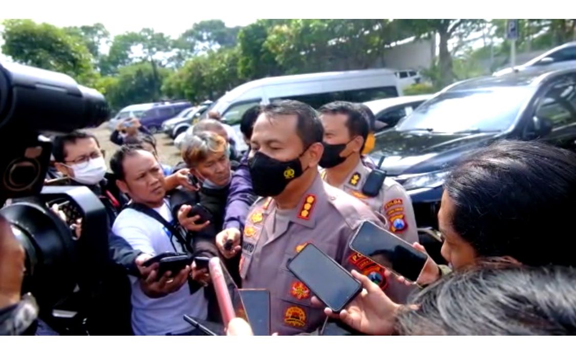 Ditreskrimum Polda Jatim bersama Tim Inafis dan Satreskrim Polres Batu Lakukan Olah TKP Sekolah SPI Kota Batu