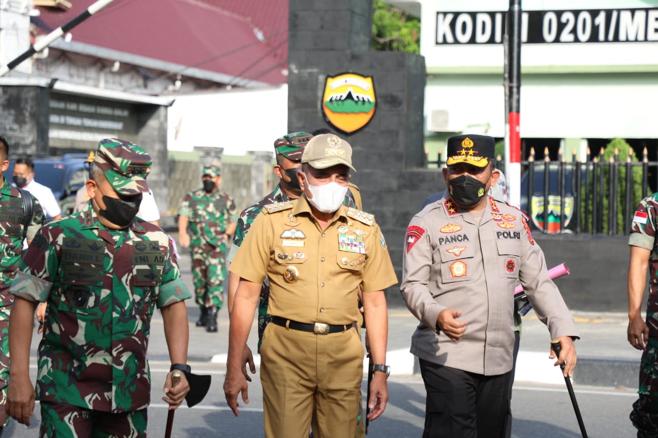 Kapoldasu Dampingi Gubsu Apel Gelar Pasukan OPS Toba W20 Thn 2022