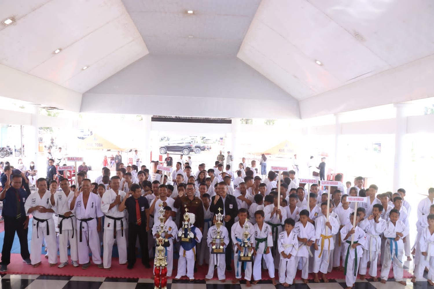 Bupati Toba Berharap Atlet Karate Full Body Contact Raih Prestasi dan Karakter Unggul
