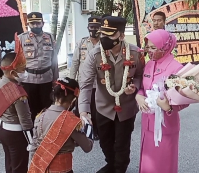 Sertijab Kapolres Toba Dari AKBP Akala Fikta Jaya SIK MH Kepada AKBP Taufiq Hidayat Thayeb