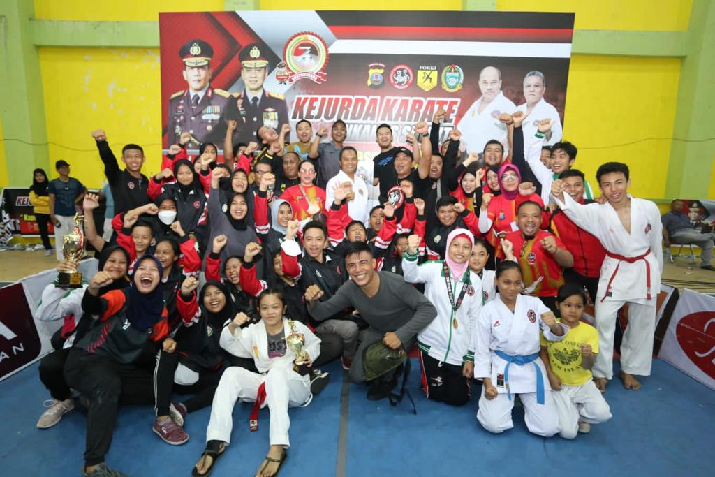 Dansat Brimob Polda Sumut Tutup Kejurda Karate INKANAS Sumut Kapoldasu Cup 2022