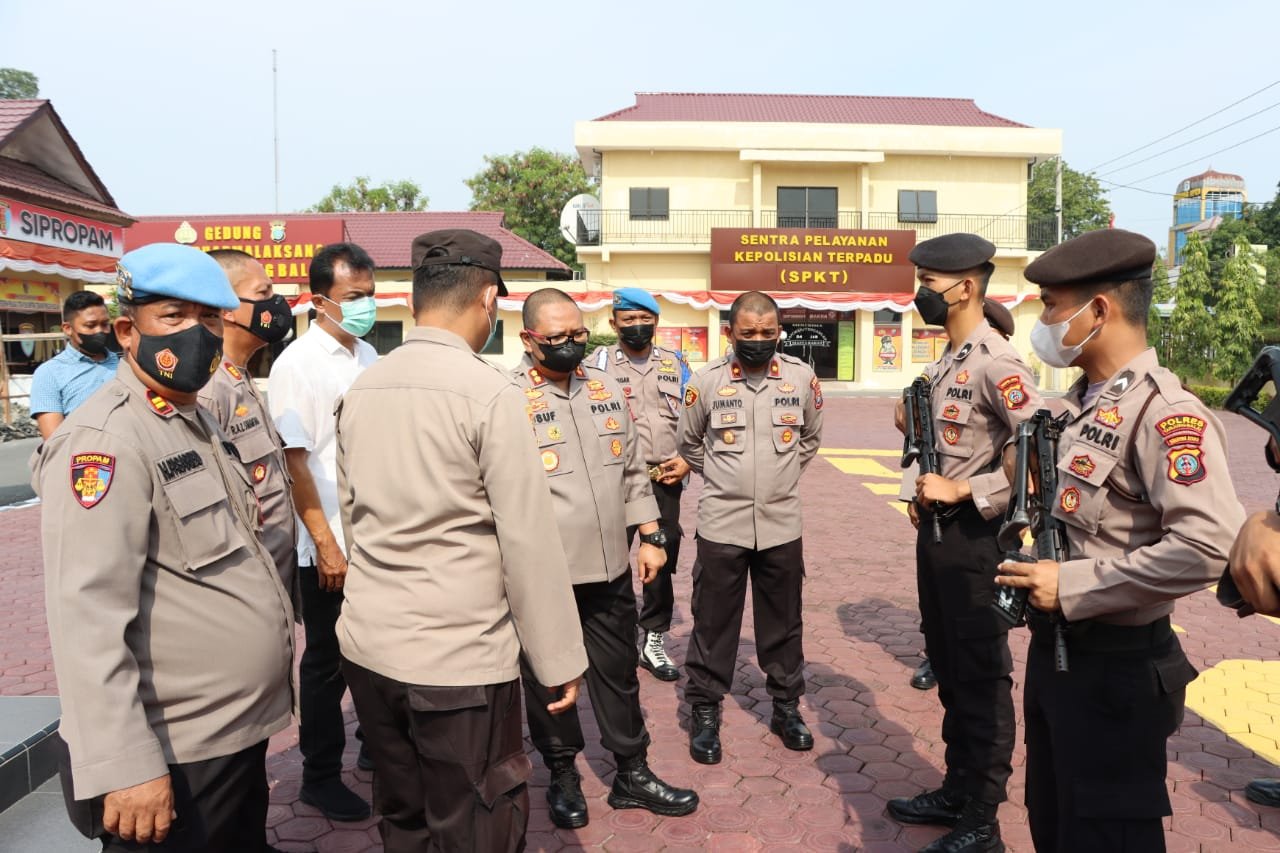 Kapolres Tanjung Balai Periksa Senpi Dinas Personil, AKBP Ahmad Yusuf : Pemeriksaan Rutin Bentuk Pengawasan