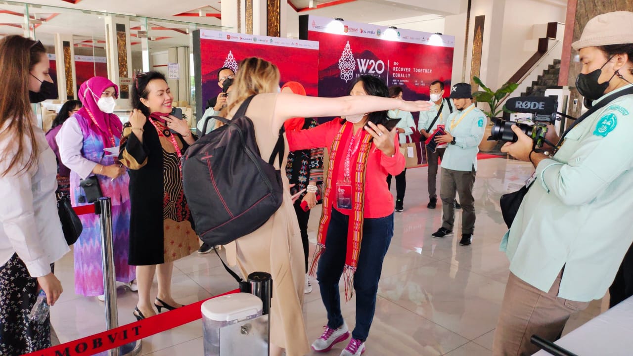 Polda Sumut Laksanakan Pengamanan Kedatangan Delegasi W-20 di wilayah Simalungun