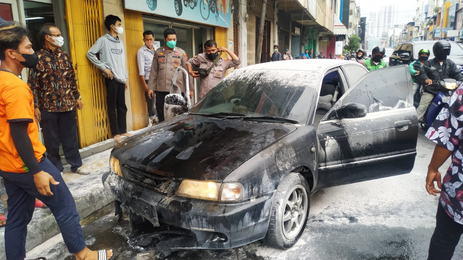 Breaking News, Mobil Harahap Terbakar di Jalan Pandu Kota Medan.