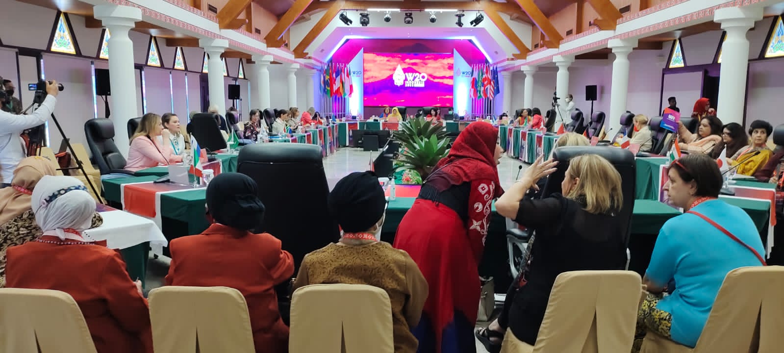 Polda Sumut laksanakan Pengamanan Kegiatan W20 di Hotel Niagara Parapat.
