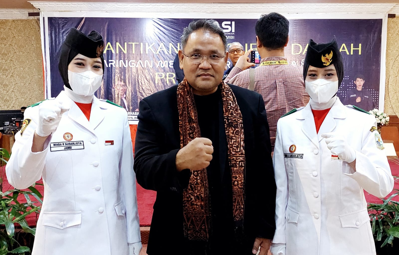 Kembar Winda-Windi Ramaikan Pengukuhan JMSI Jamb, Ini Pesan Teguh Santosa