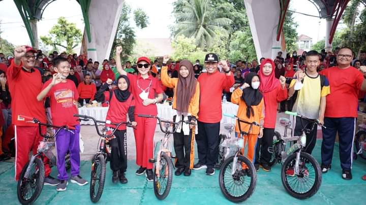 Semarak HUT Pujakesuma Ke-42, Plt Wali Kota Tanjungbalai Bersama Anggota DPR RI Djarot Saiful Hidayat Jalan Santai dan Senam Sehat