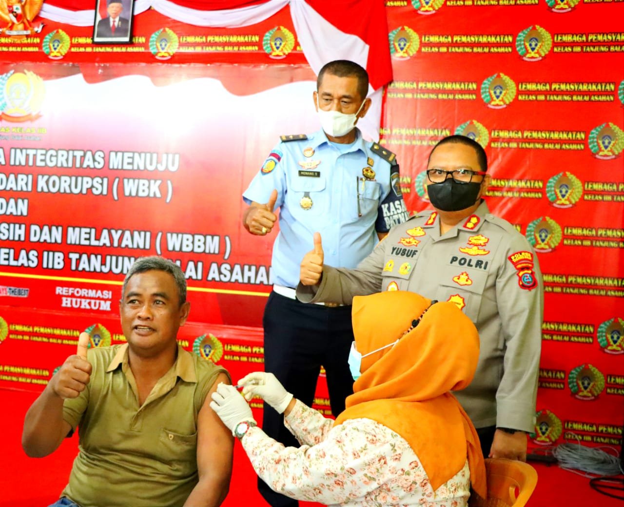 Kapolres Tanjungbalai Meninjau Vaksinasi Covid 19 Bagi Warga Binaan di Lapas Kelas II B Tanjungbalai