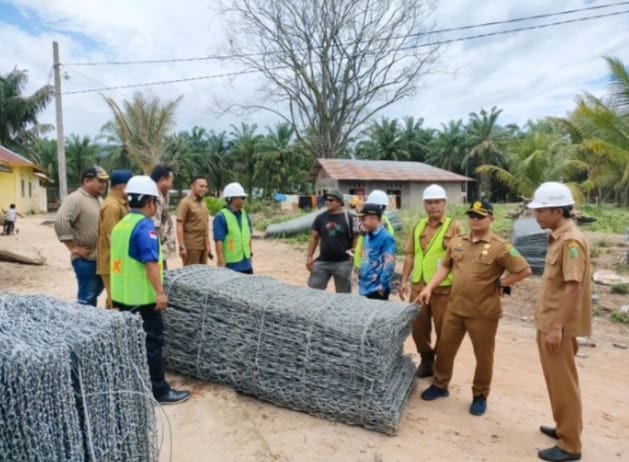 Plt. Bupati Palas Tinjau Pekerjaan Rekonstruksi Jalan Mondang-Pinarik