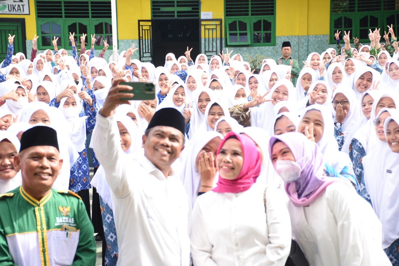 Sembari Bernostalgia, Bupati Sergai Bawa Kabar Gembira Tentang Bea Siswa Bagi Yang Berprestasi dan Kurang Mampu