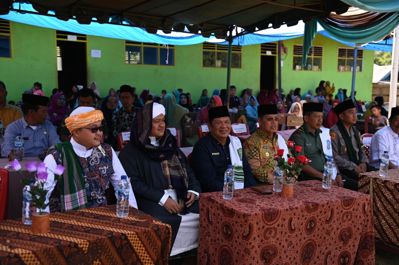 Walikota PSP Irsan Efendi Nasution SH menghadiri Penamatan Santri dan Santriwati tahun ajaran 2021-2022 di pondok pesantren Al - Shoulatiyah