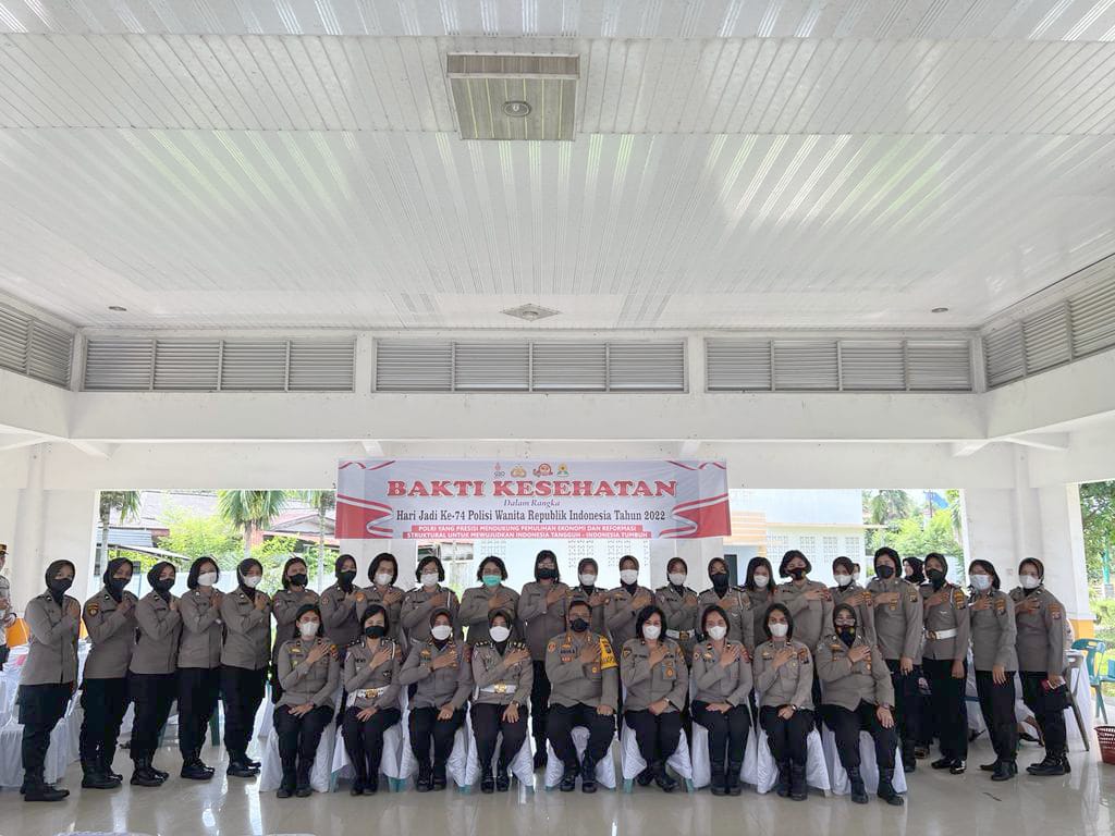 Sambut Hari Jadi Polwan, Polwan Polda Sumut berkolaborasi dengan Polwan Polresta DS Selenggarakan Vaksinasi Massal dan salurkan sembako ke warga