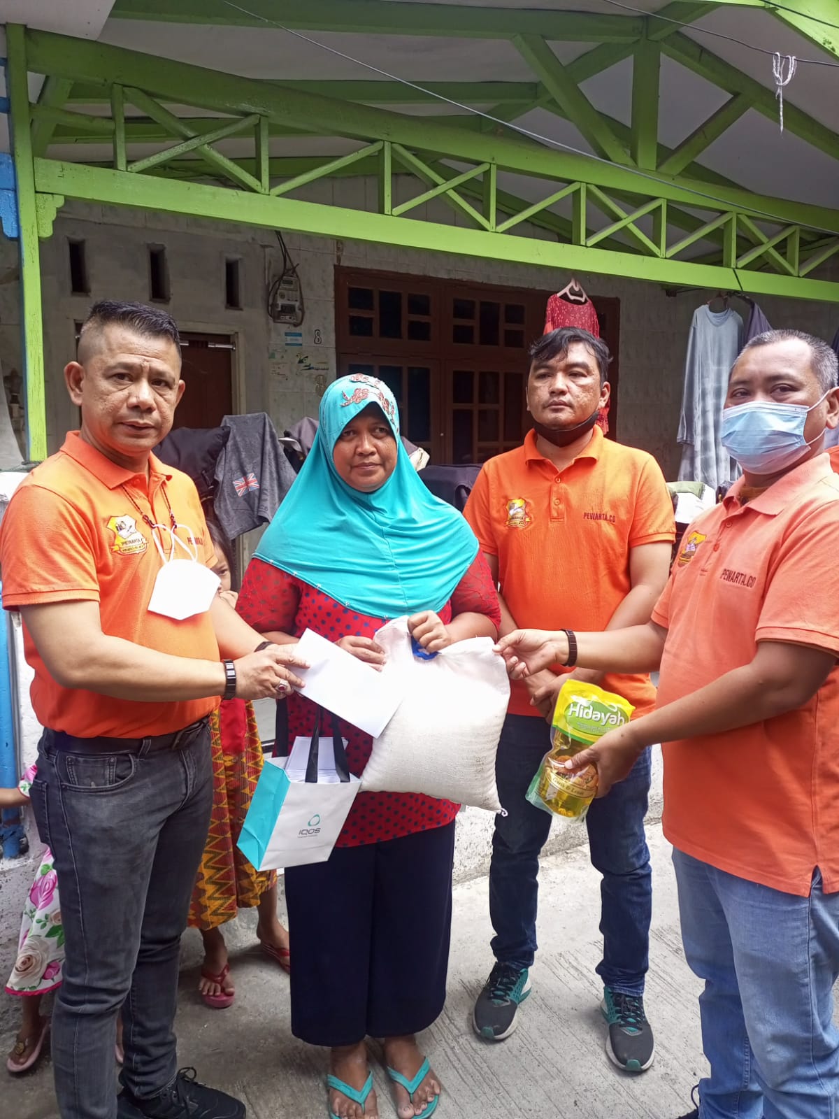 Jumat Barokah, Ketua Pewarta Berbagi dengan Kaum Duafa dan Anak Yatim