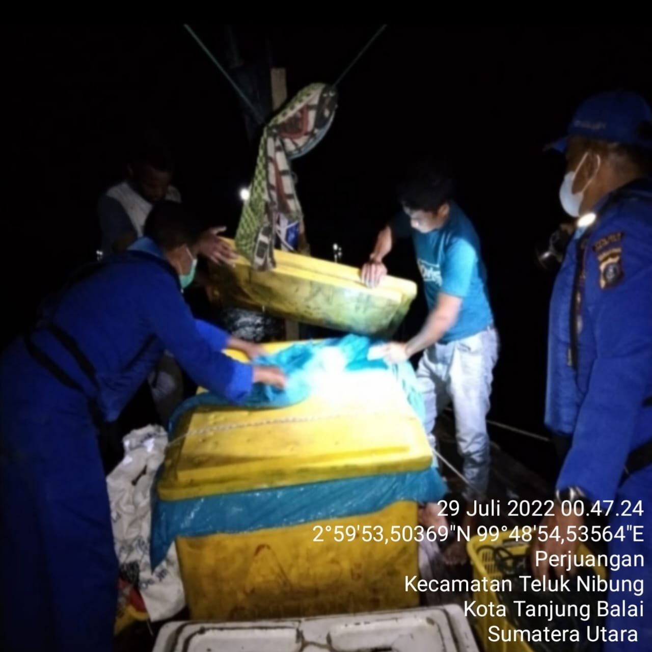 Personil Satpolair Polres Tanjungbalai Hentikan Kapal Tanpa Nama saat Patroli PerairanÂ 