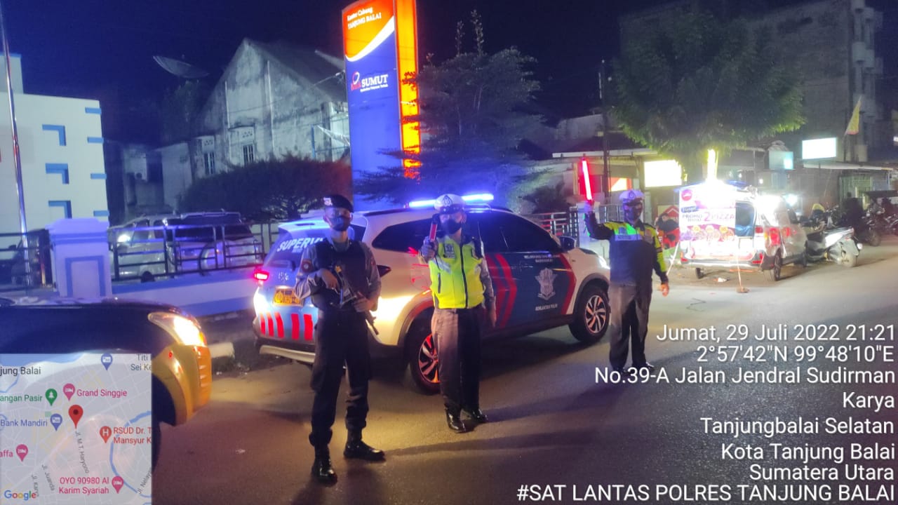 Personil Polres Tanjungbalai Melaksanakan Blue Light Patrol dan Penjagaan Lalu Lintas