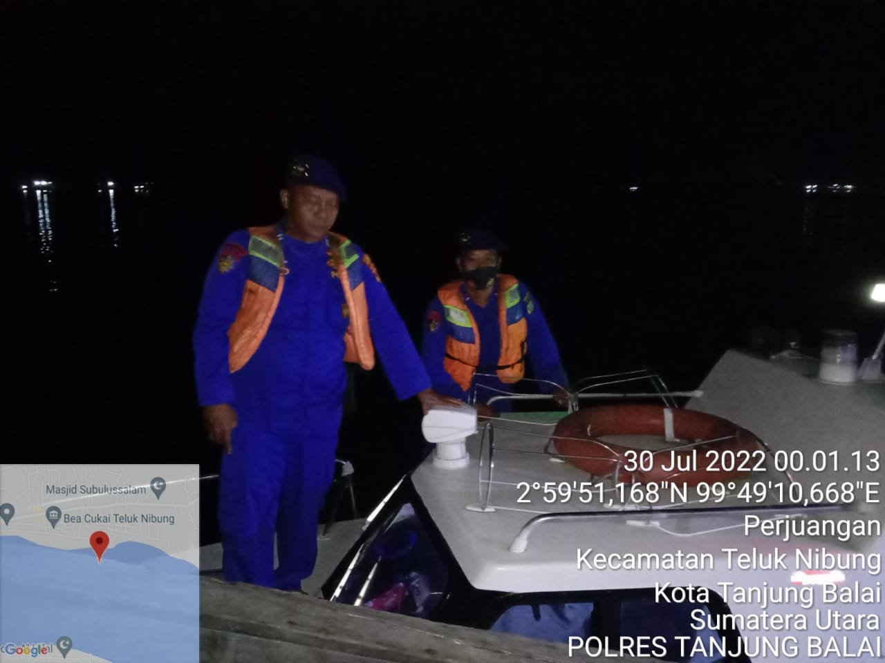 Guna Pemeriksaan, Personil Satpolair Polres Tanjungbalai Hentikan Kapal Tanpa Nama Milik Nelayan