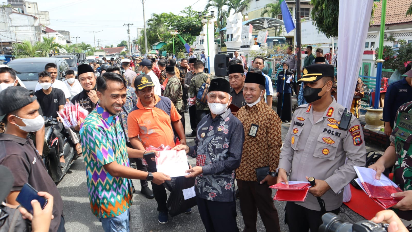 Kapolres Asahan Bersama Forkopimda Pencanangan Gerakan Pembagian 10 Juta Bendera Merah Putih ke Masyarakat