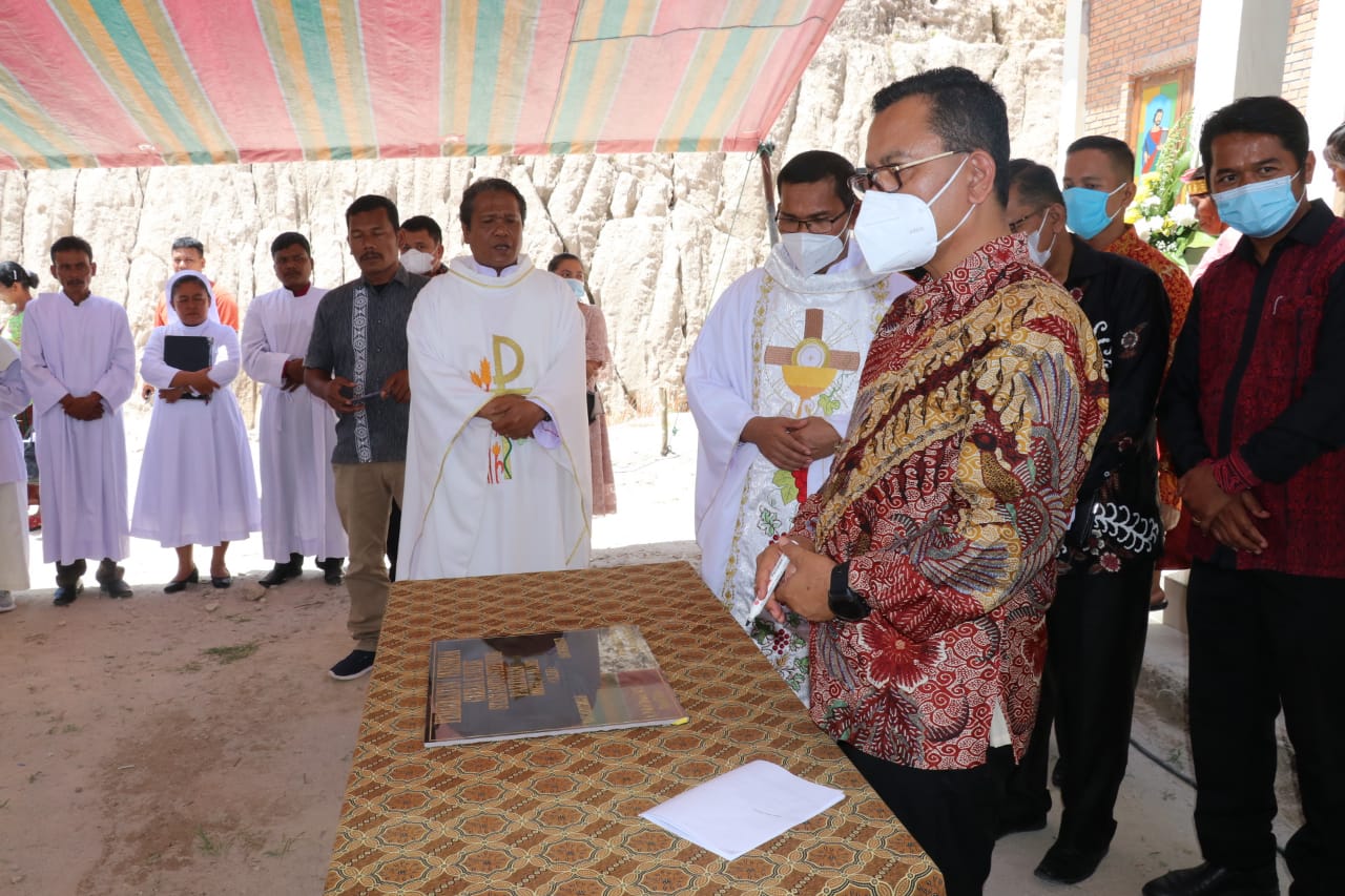 Bupati Toba Resmikan Gereja Katolik St.Stefanus di Paridian , Kecamatan Nassau