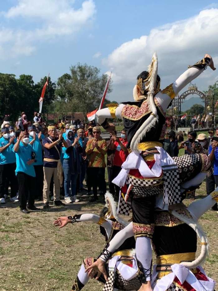 Destinasi Unggulan yang Kaya akan Warisan Leluhur, Sandiaga Uno Dorong Potensi Desa Wisata Bugisan Ciptakan Lapangan Kerja