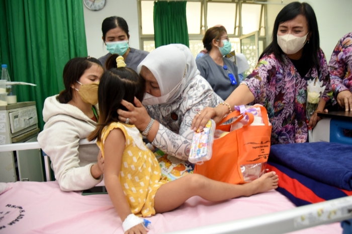 Peringati Hari Anak Nasional, Nawal Lubis Kunjungi Pasien Kanker di RSUP HAM