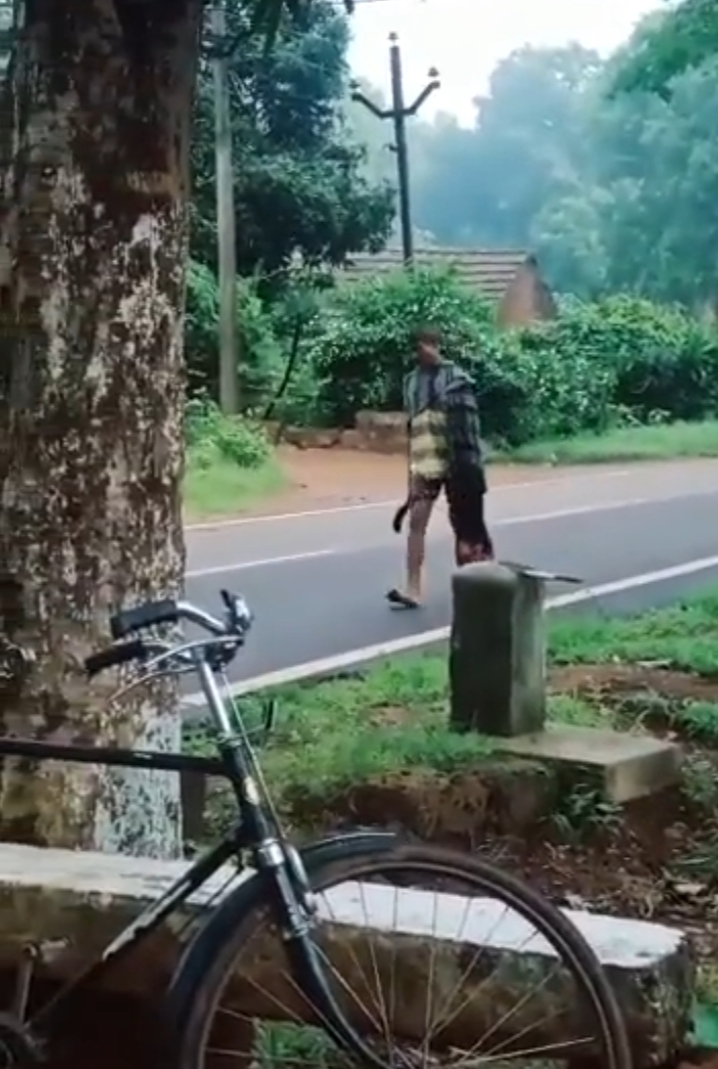 Diduga Selingkuh, VIRAL! video Kakek-kakek menenteng kepala manusia